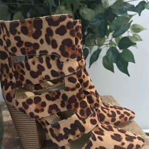 Leopard Print Cutout Women's Booties - Tan/Brown